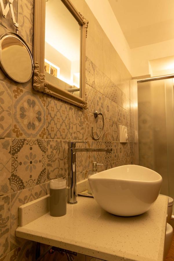 Cadelli Luxury Suite & Apartments Lecce Bagian luar foto