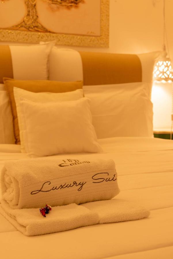 Cadelli Luxury Suite & Apartments Lecce Bagian luar foto