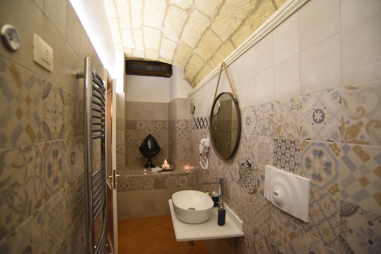 Cadelli Luxury Suite & Apartments Lecce Bagian luar foto