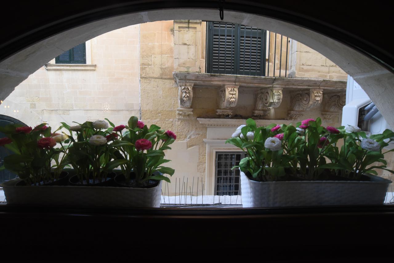Cadelli Luxury Suite & Apartments Lecce Bagian luar foto